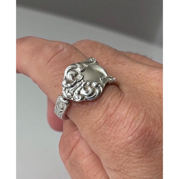 Handmade Size 9.5 Silver Plated Antique Spoon Ring: Oneida Avalon Pattern - Picture 2 of 6